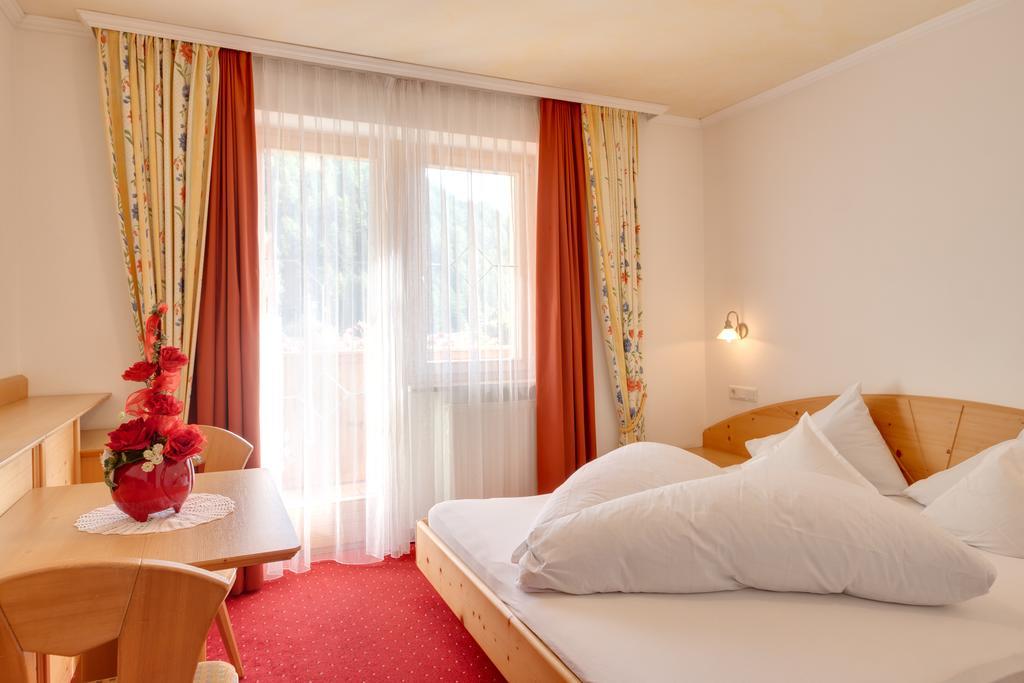 Hotel Theiner Graun im Vinschgau Exteriör bild